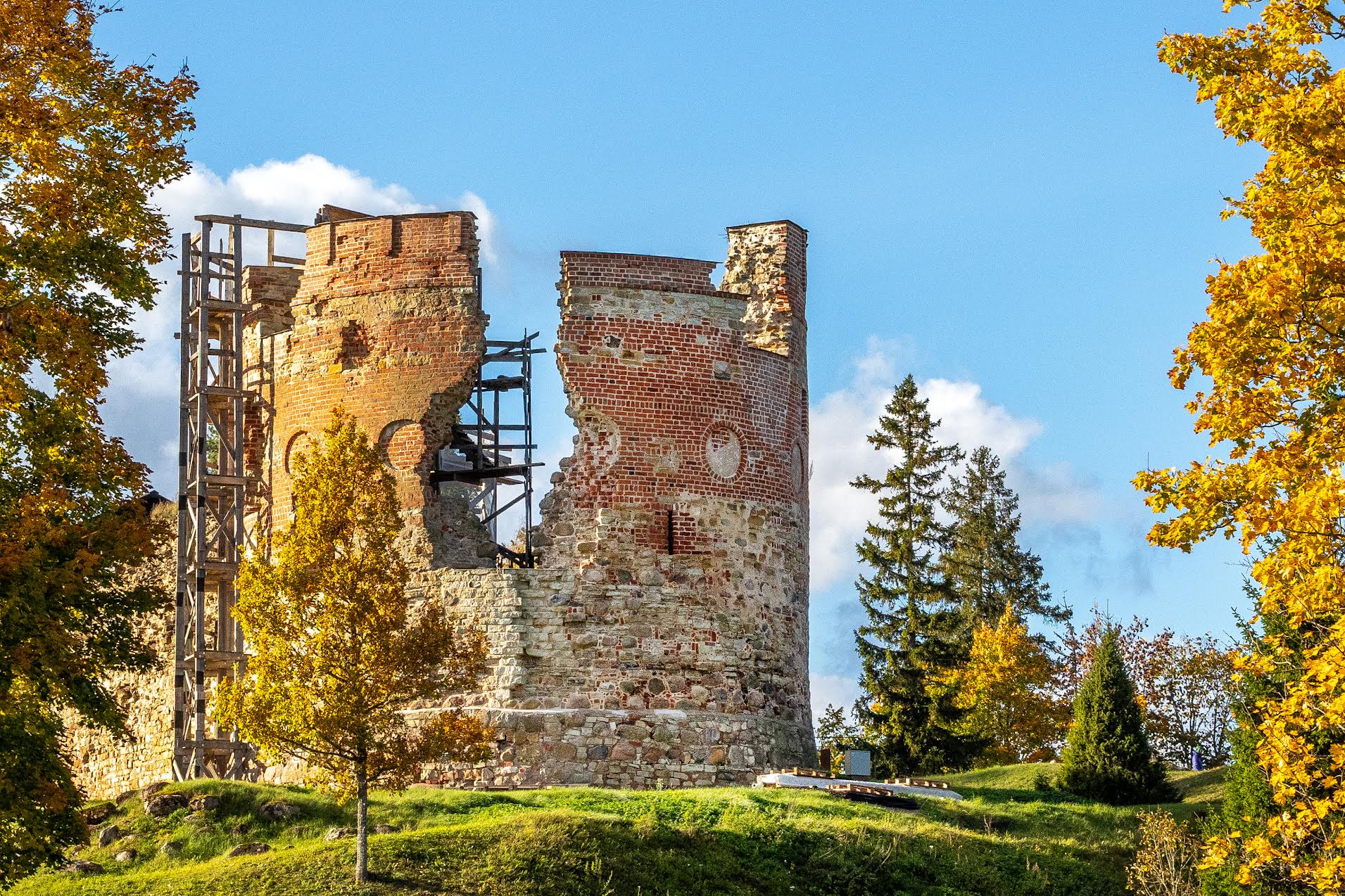 Vastseliina piiskopilinnuse uue juhi konkursile laekus 14 avaldust, mis näitab, et erinevate soovide ning ideedega inimesi Võrumaa turismiarenduseks jagub. Foto: Aigar Nagel